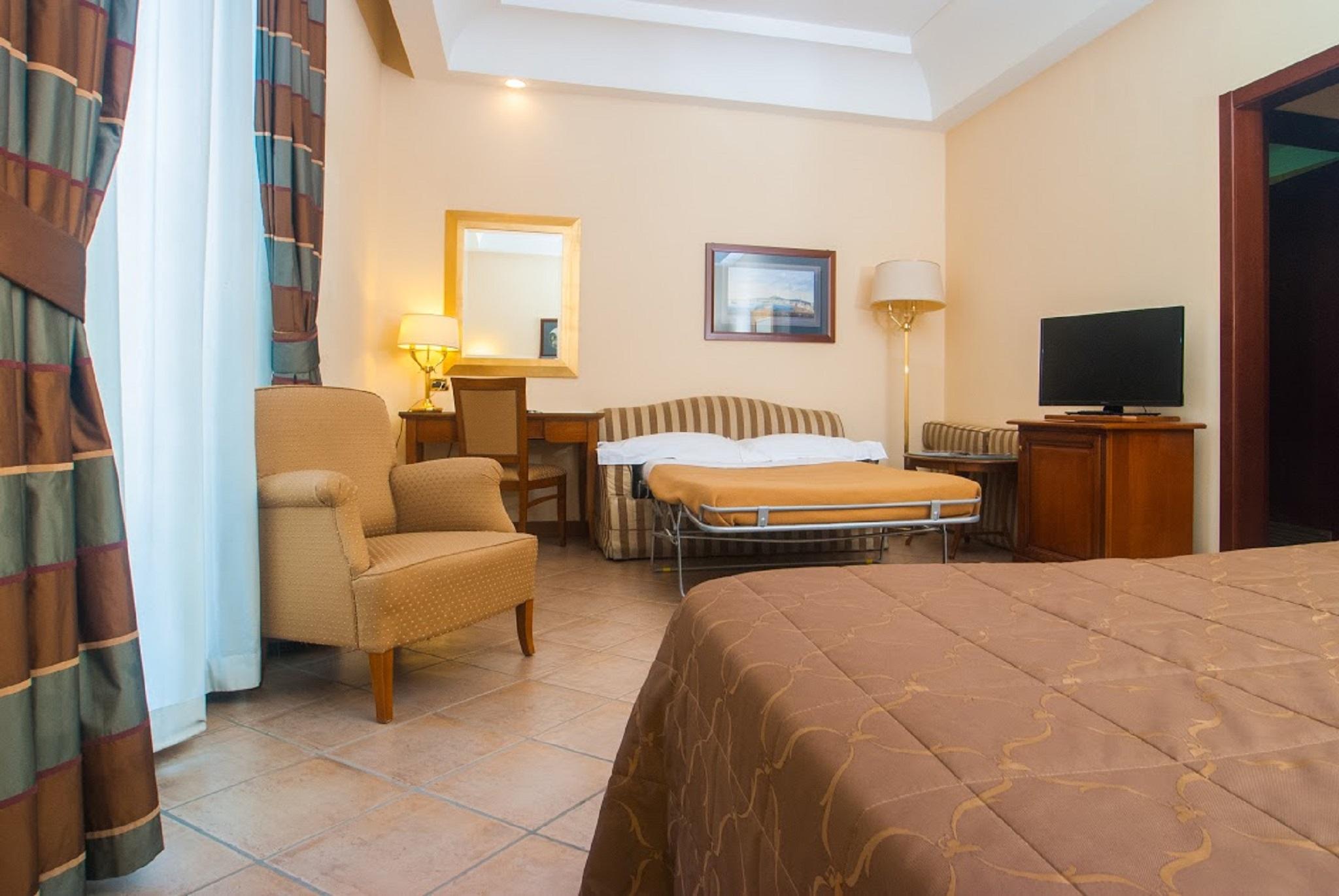 Le Cheminee Business Hotel 4*