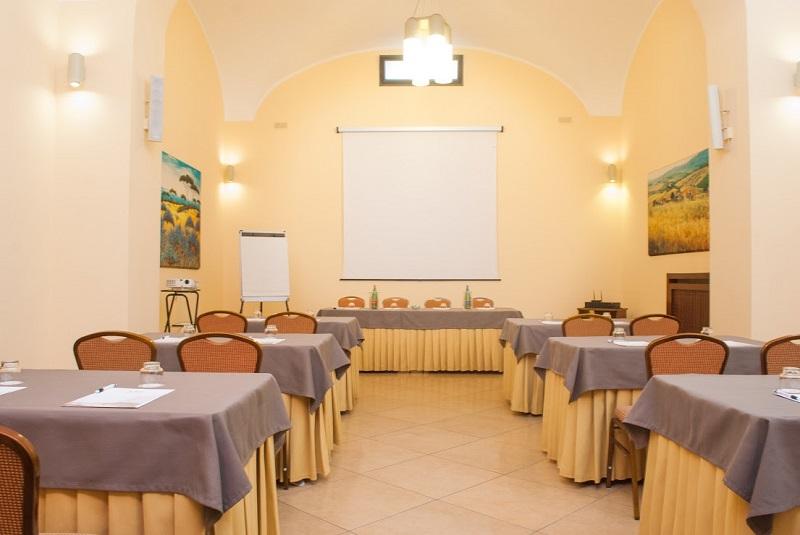 Le Cheminee Business Hotel 4*