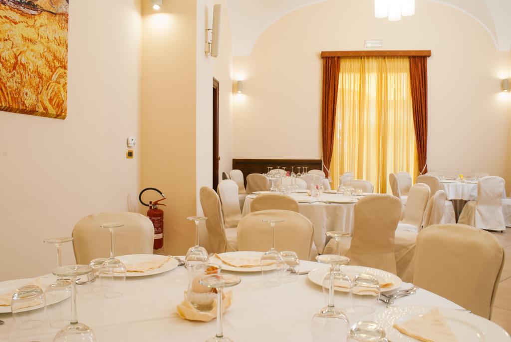 Le Cheminee Business Hotel 4*