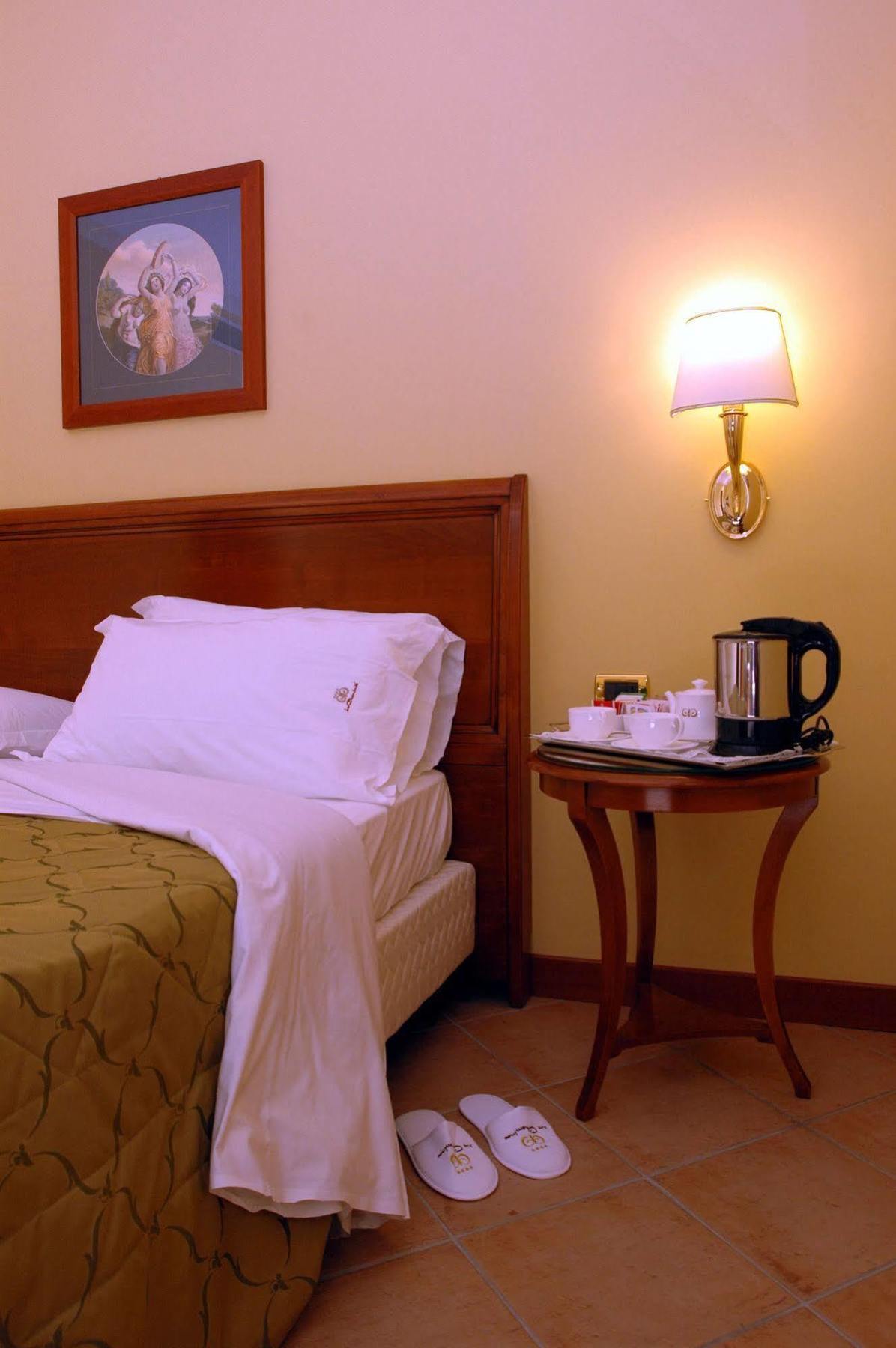 Le Cheminée Business Hotel 4*